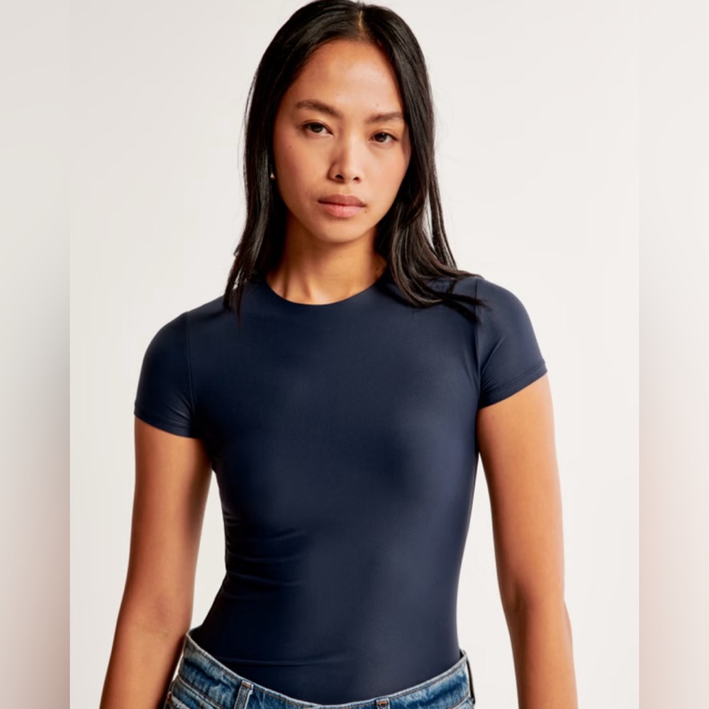 Abercrombie & Fitch Navy Short Sleeve Tee